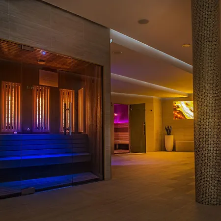 Plaza Boutique & Готель