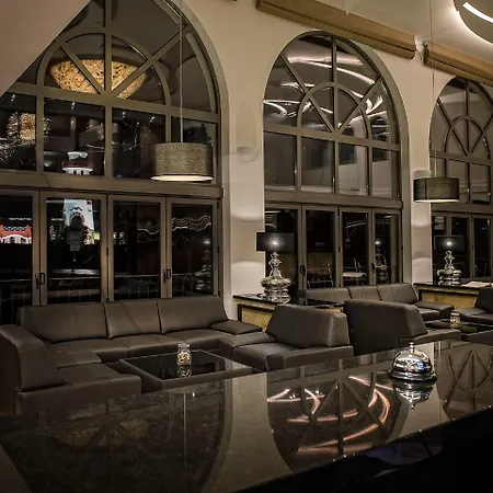 Plaza Boutique Отель Прешов