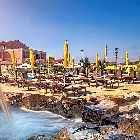 Plaza Boutique & 4*