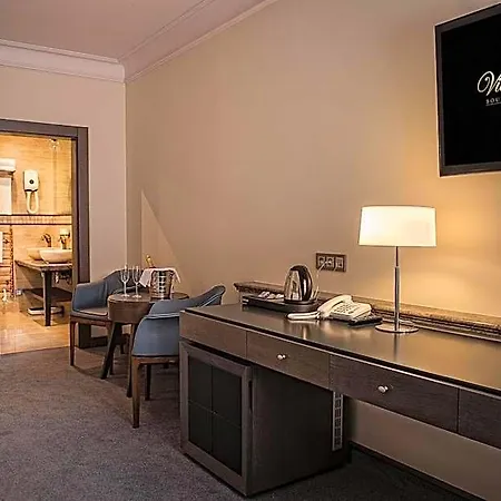 Plaza Boutique & Hotel 4*