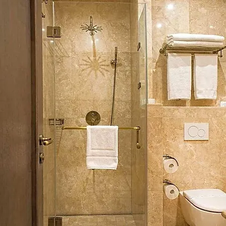 Plaza Boutique & Hotel 4*