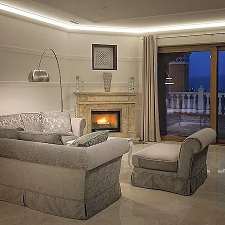 Hotel Plaza Boutique & 4*