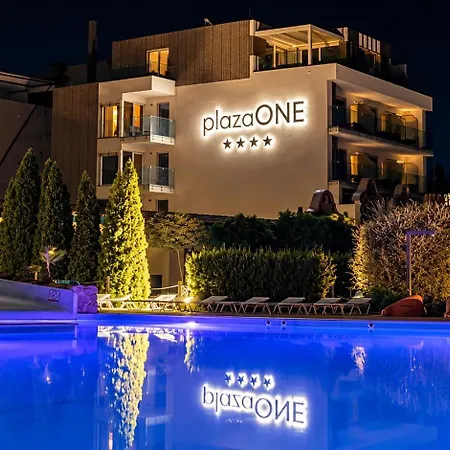 Plaza Boutique & Готель