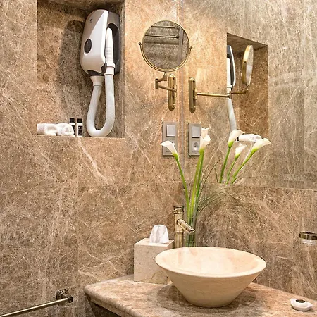 Plaza Boutique Hotel 4*